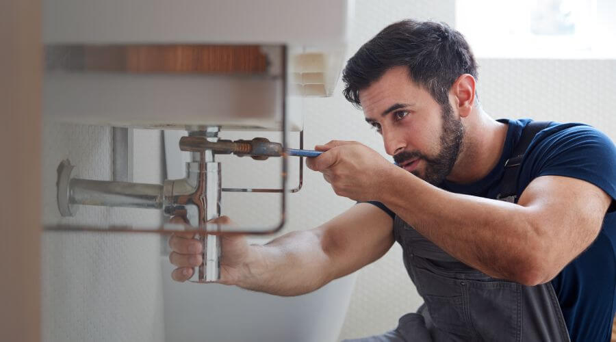 Water heater leaking fix in Burtonsville, MD